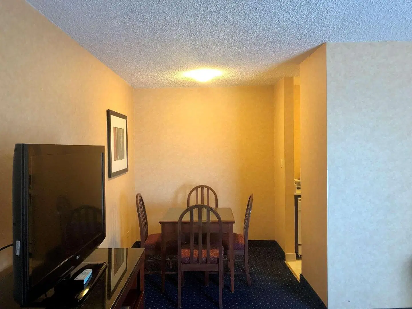 Best Western Plus Suites Downtown Calgary ROOM_EXAMPLE