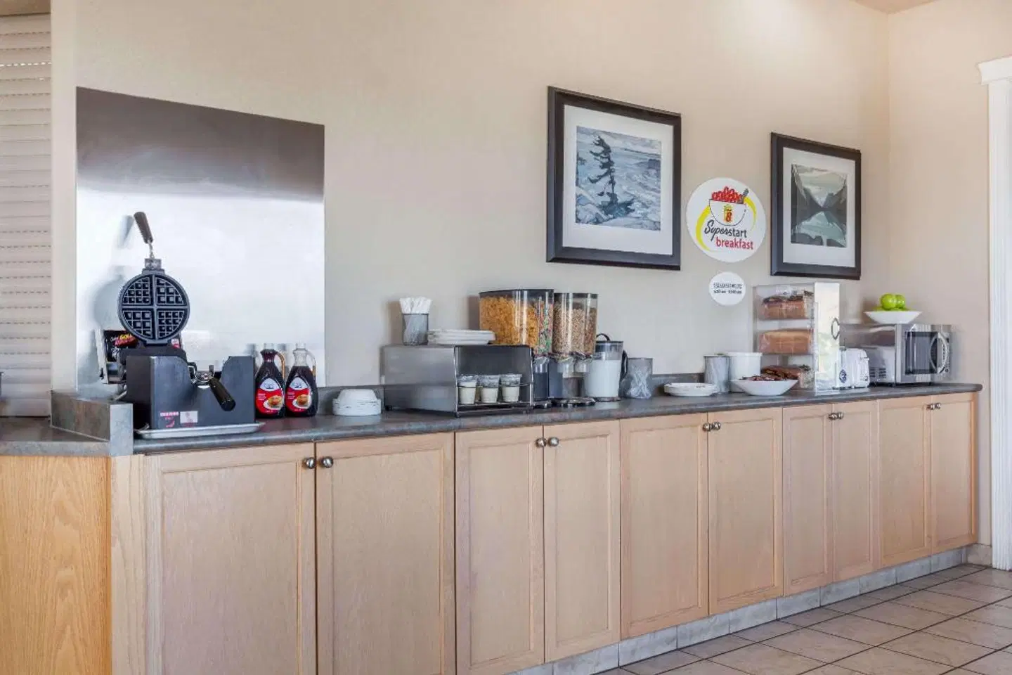 Super 8 by Wyndham Pincher Creek AB LOUNGE_LOBBY