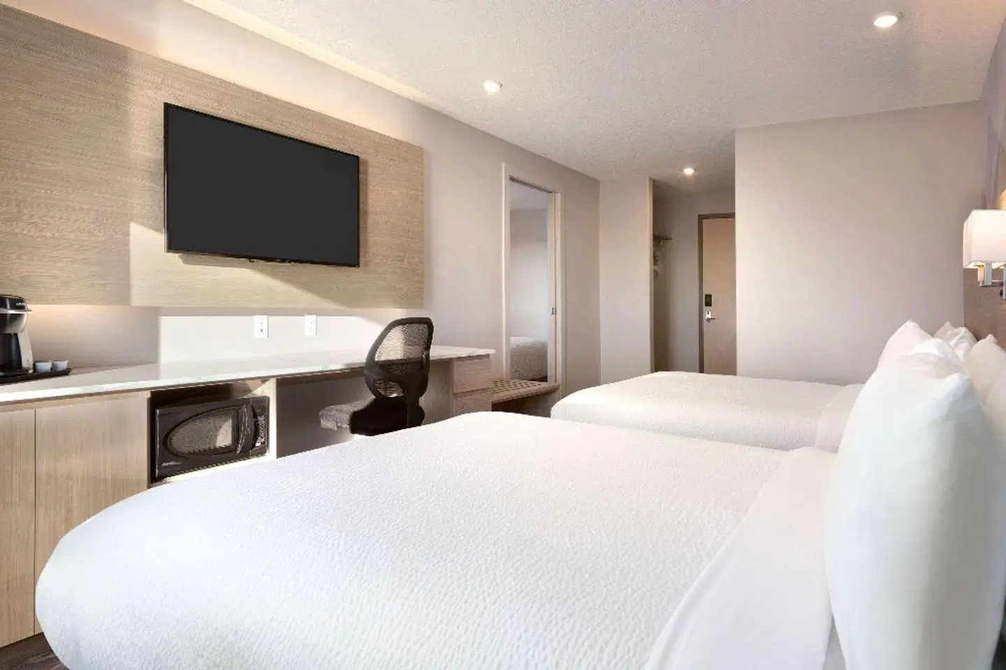 Days Inn by Wyndham Calgary North Balzac ROOM_EXAMPLE