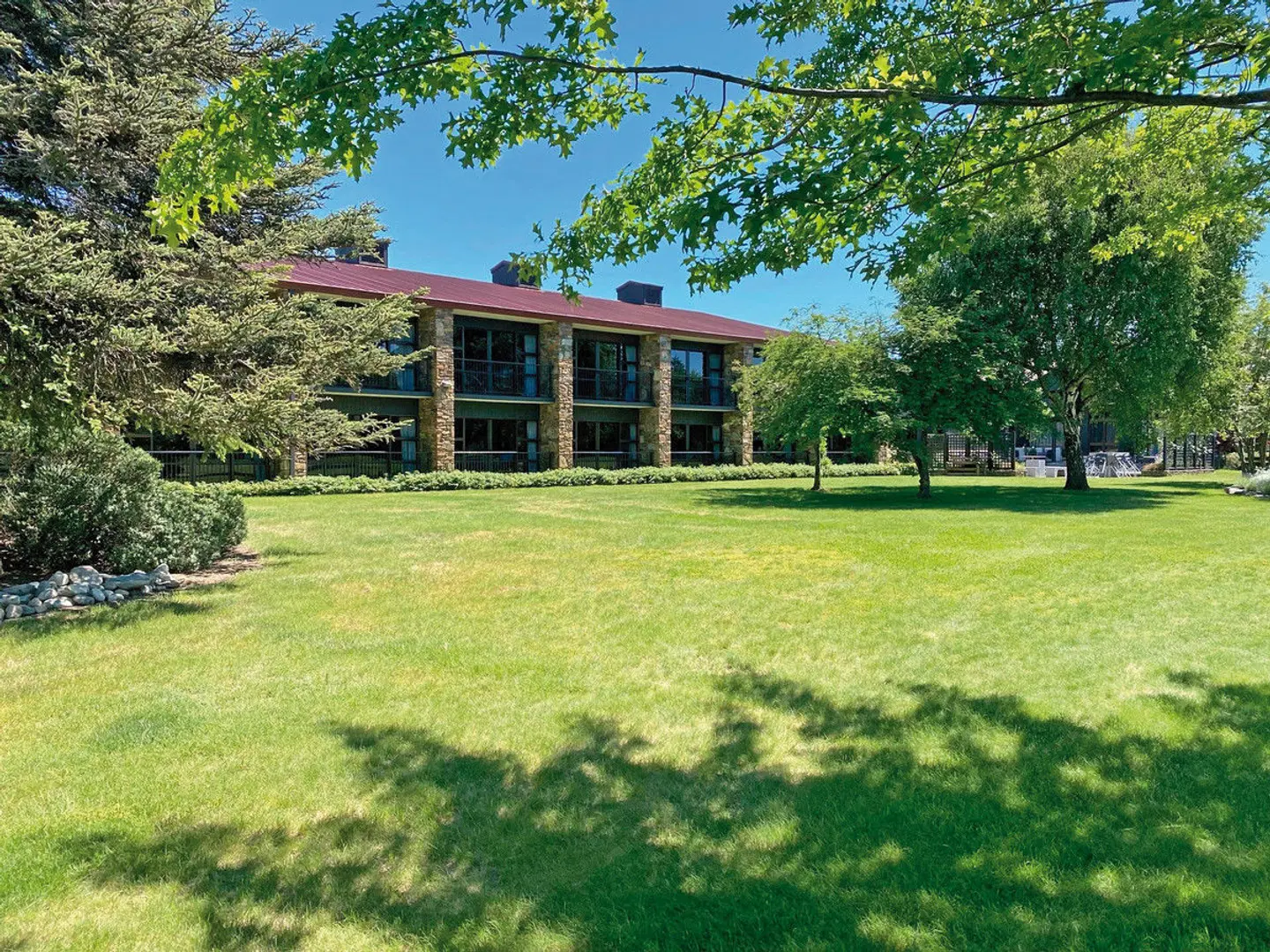 Distinction MacKenzie Country EXTERIOR