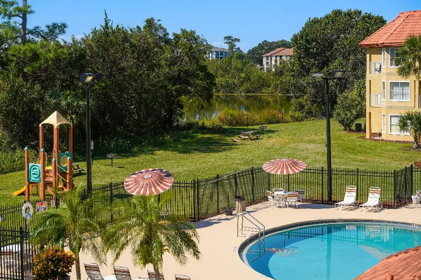 Parc Corniche Condominium Suite Hotel OUTDOOR_POOL