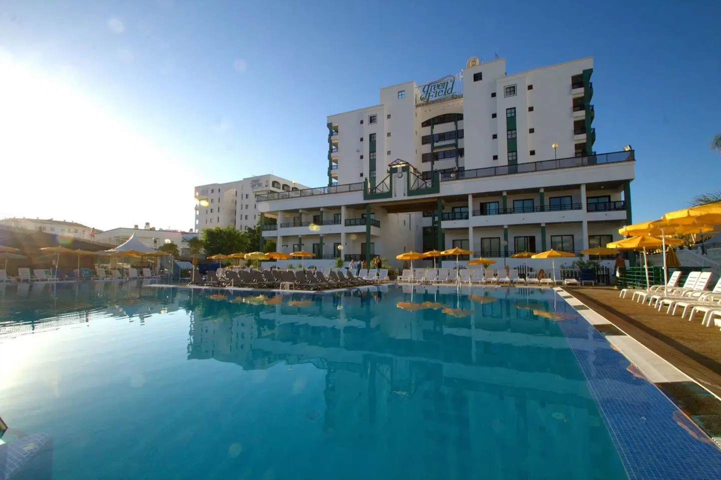 Green Field OUTDOOR_POOL