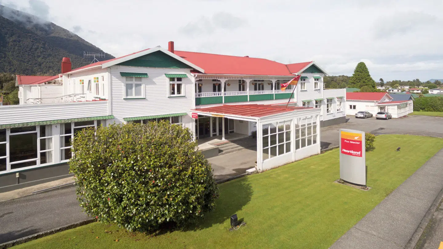 Heartland Hotel Fox Glacier EXTERIOR