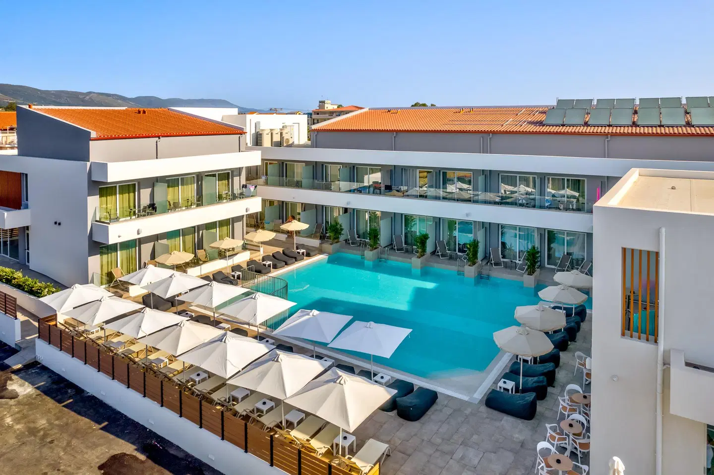 White Olive Premium Hotel OUTDOOR_POOL
