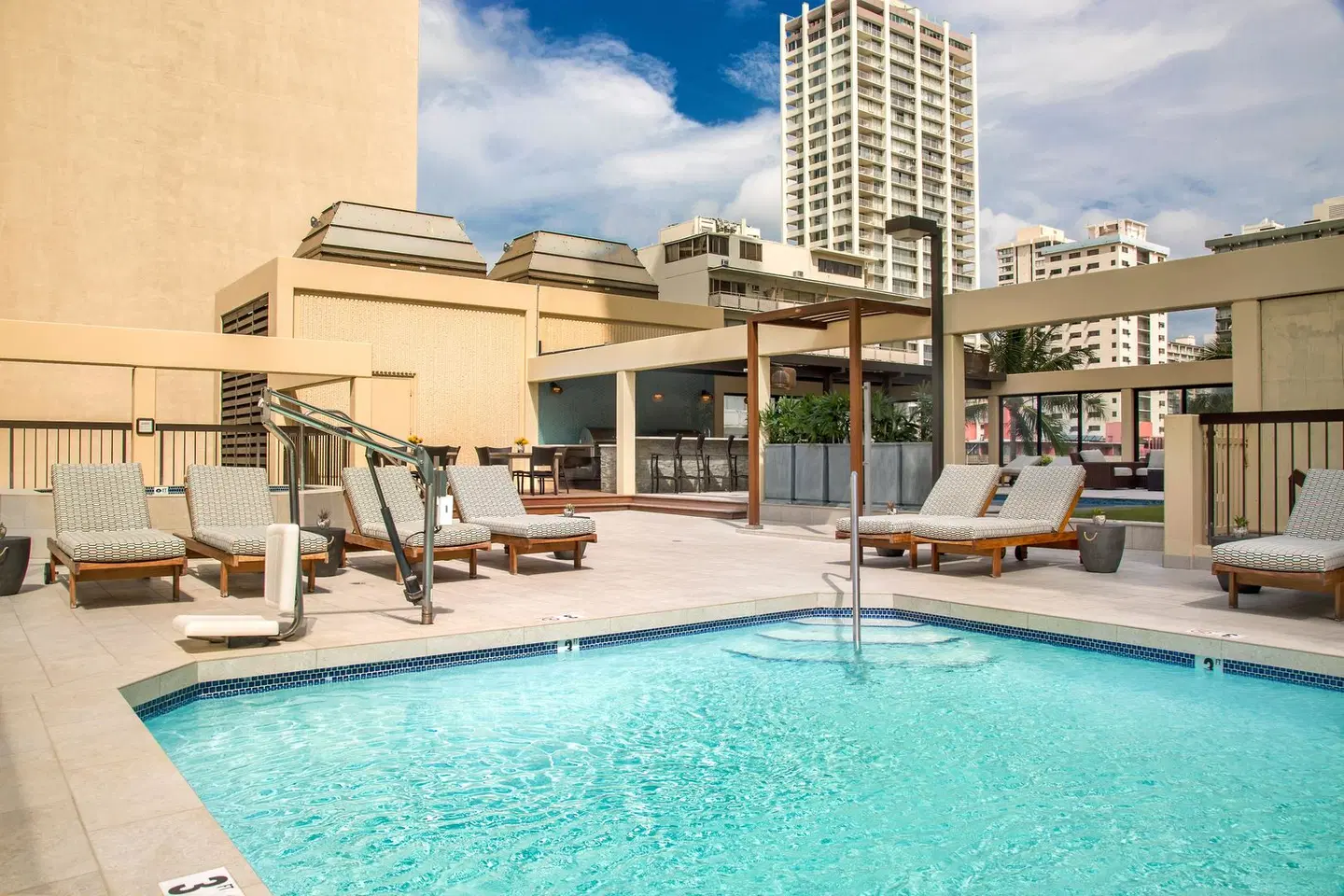 Aston Waikiki Beach Tower OUTDOOR_POOL