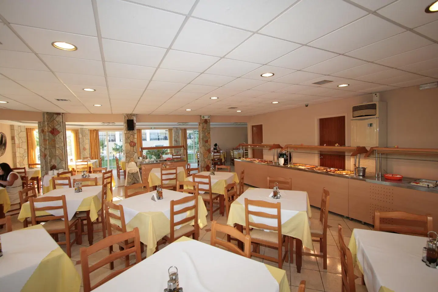 Village Inn Studios & Family Apartments Restaurant