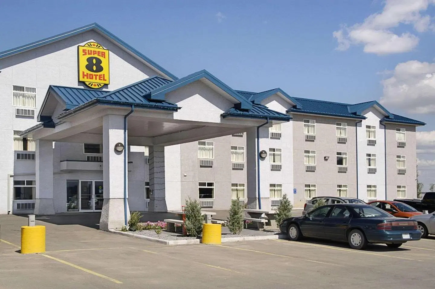 Super 8 by Wyndham Fort Saskatchewan EXTERIOR