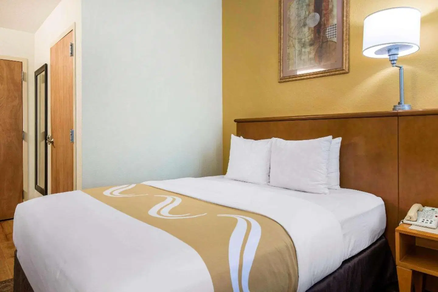 Quality Inn & Suites Near The Theme Parks ROOM_EXAMPLE