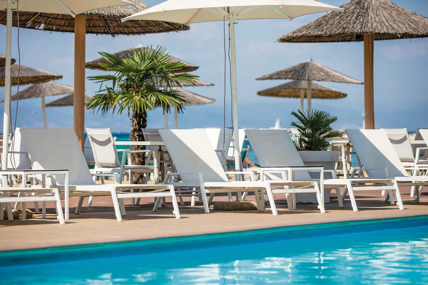 Mediterranean Beach Hotel OUTDOOR_POOL
