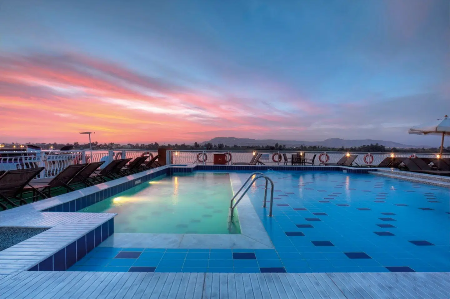 Klassische Nilkreuzfahrt mit Steigenberger Minerva OUTDOOR_POOL