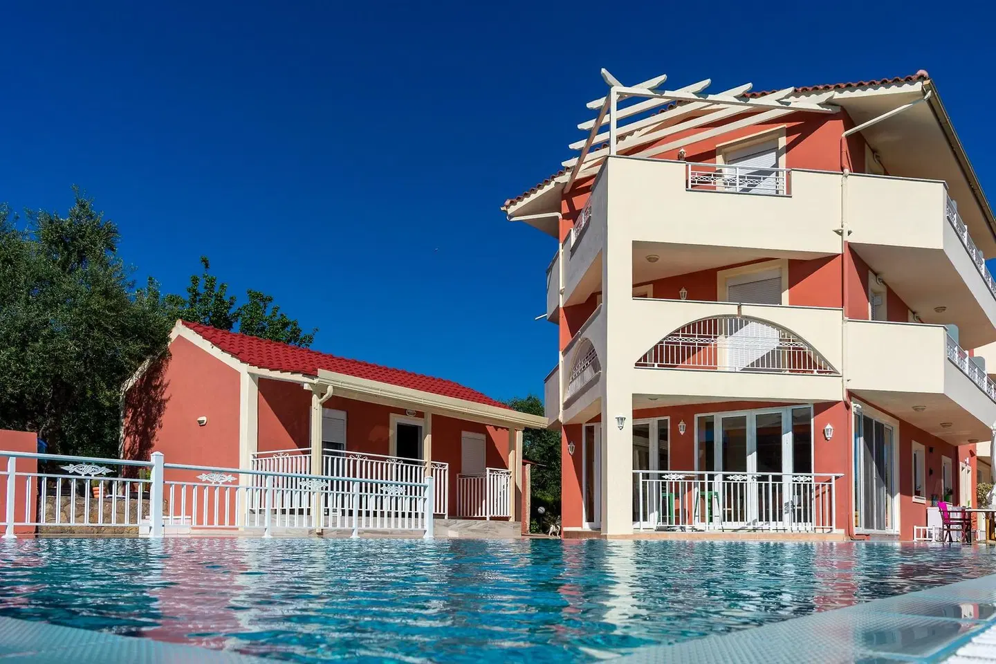 Pantheon Hotel EXTERIOR