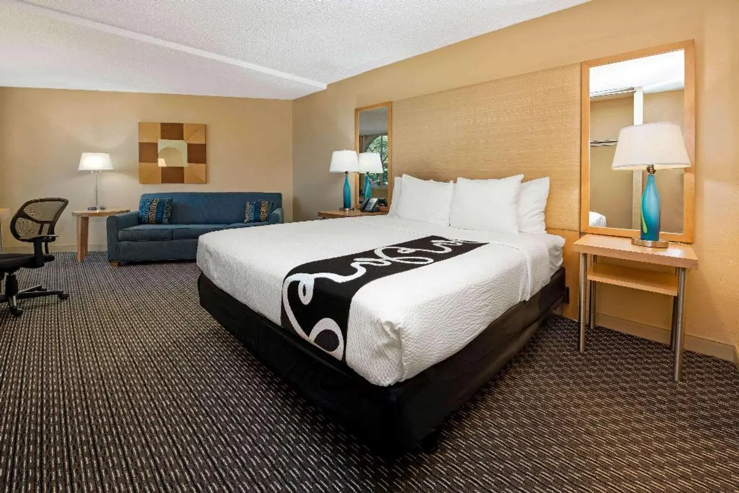 La Quinta Inn & Suites by Wyndham West Palm Beach Airport ROOM_EXAMPLE