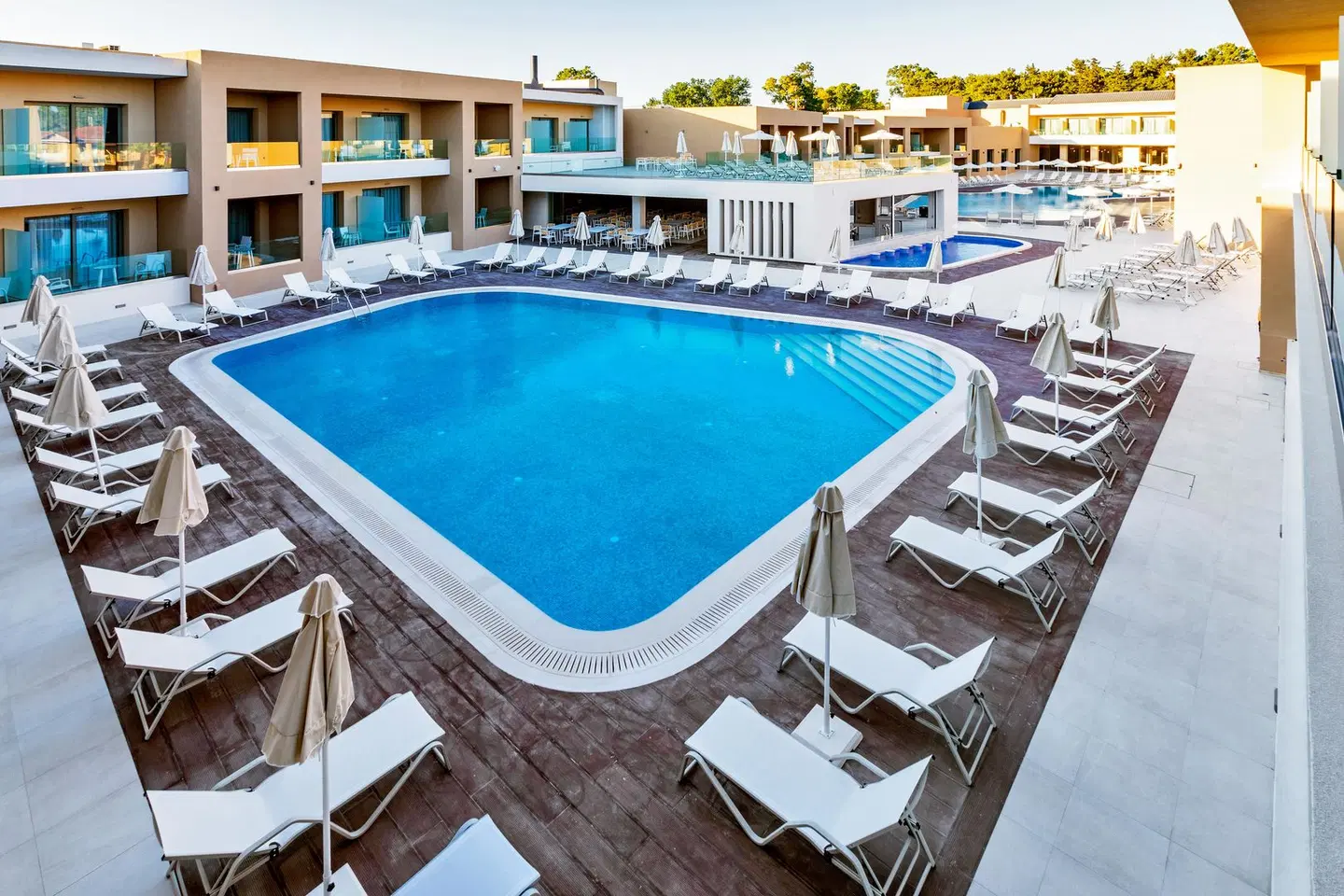 White Olive Elite Laganas OUTDOOR_POOL