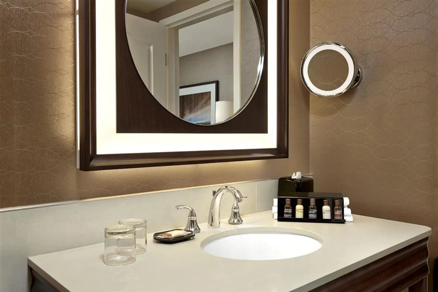 Sheraton Suites Calgary Eau Claire Badezimmer