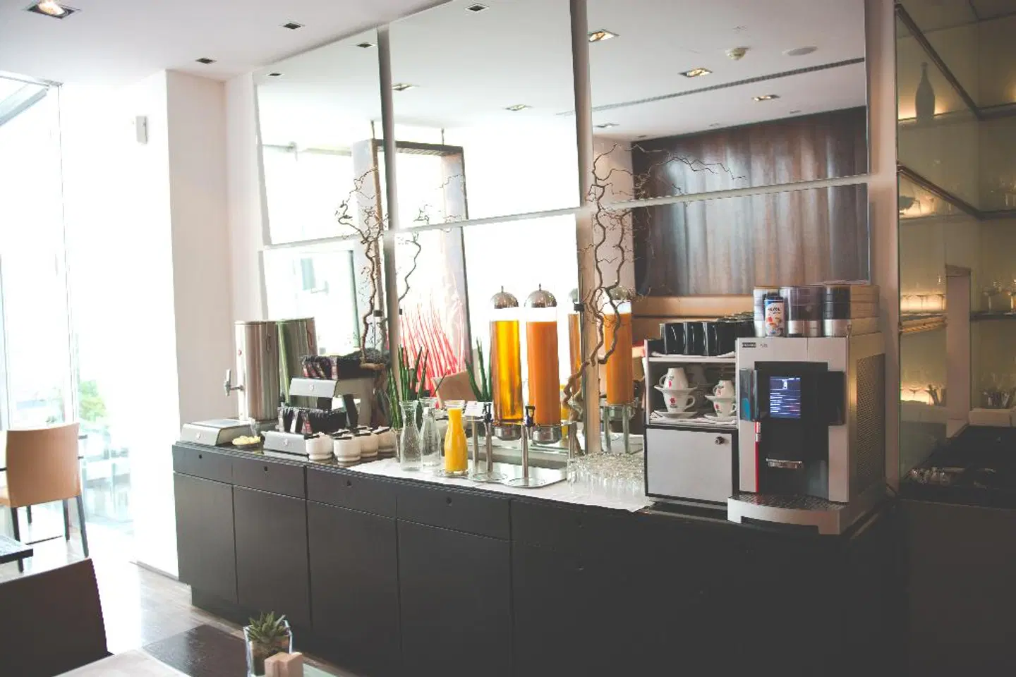 The Levante Parliament Bar