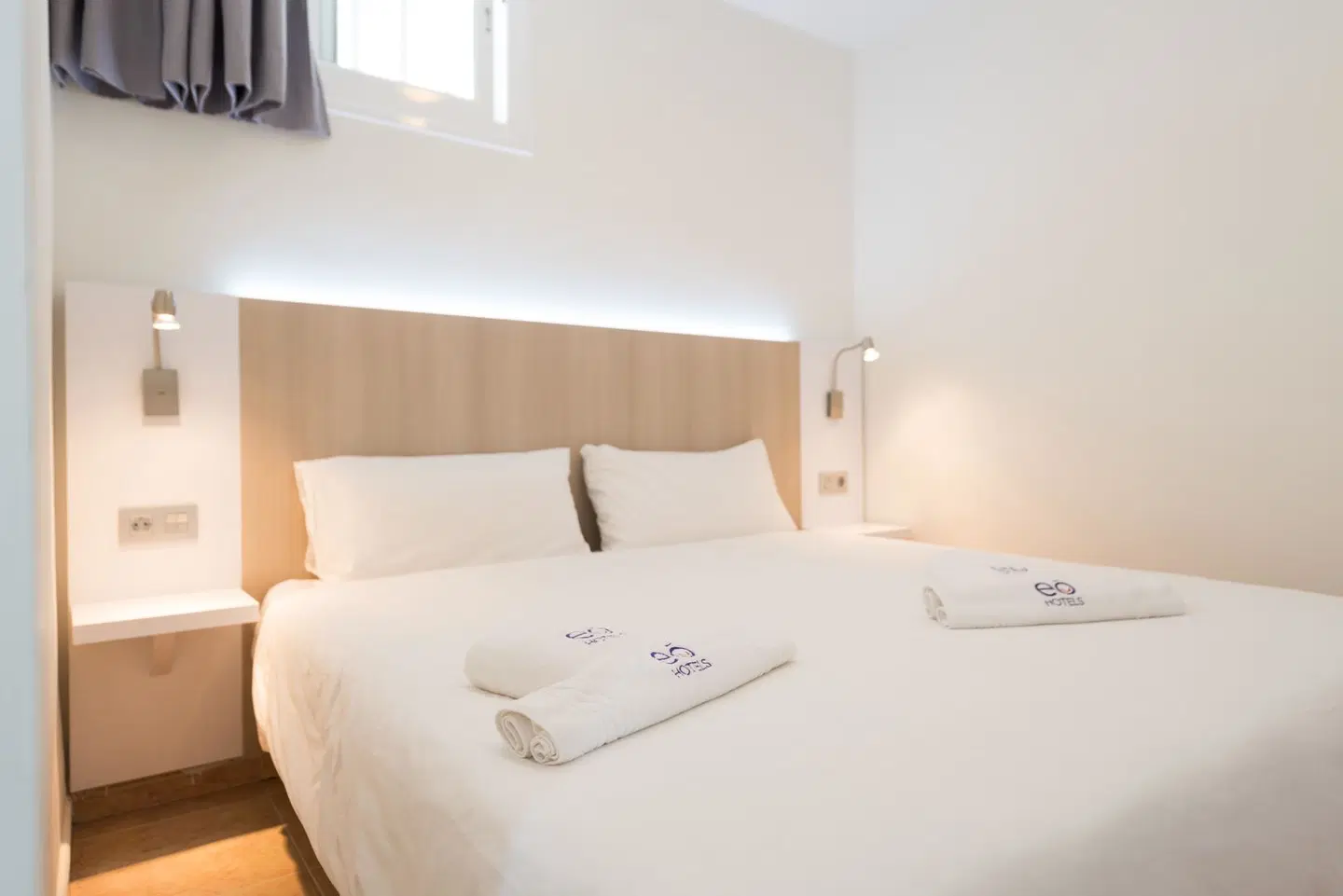 eó Las Rosas ROOM_EXAMPLE