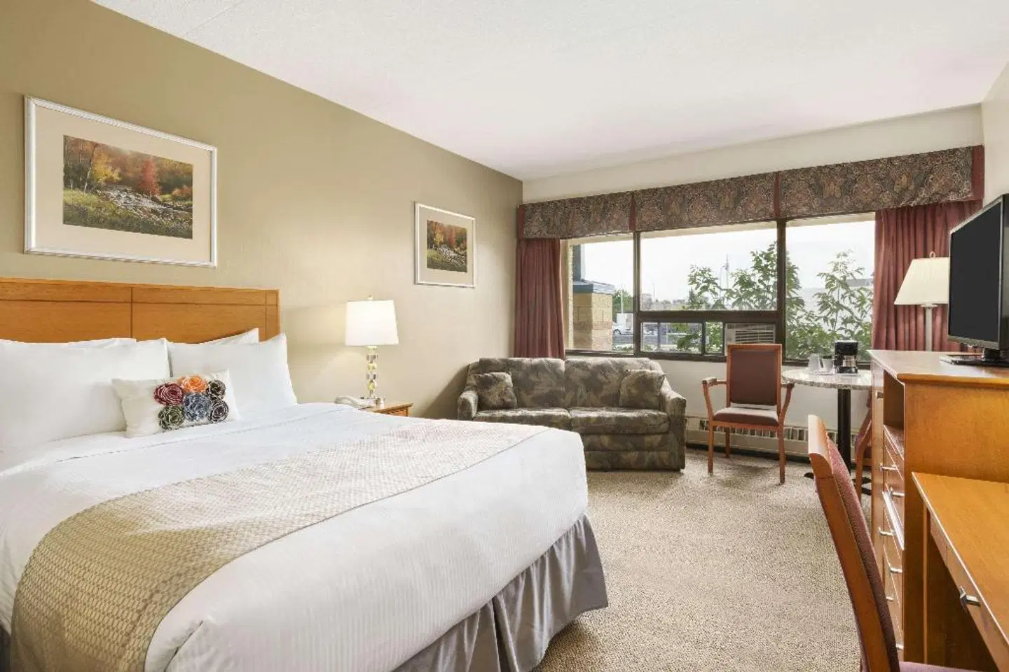 Travelodge by Wyndham Edmonton East ROOM_EXAMPLE