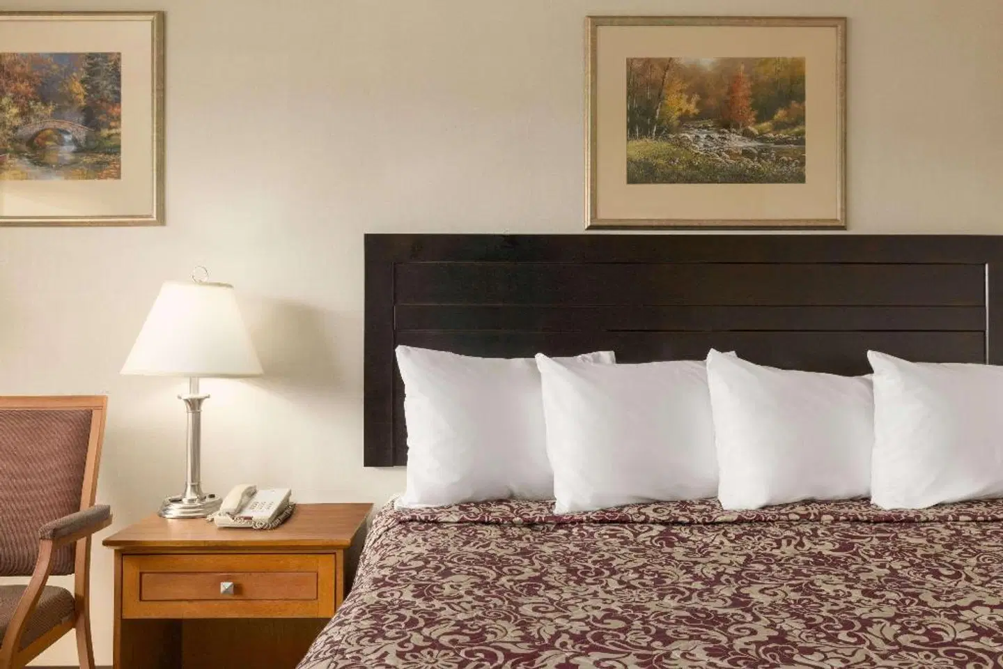 Travelodge by Wyndham Edmonton East ROOM_EXAMPLE