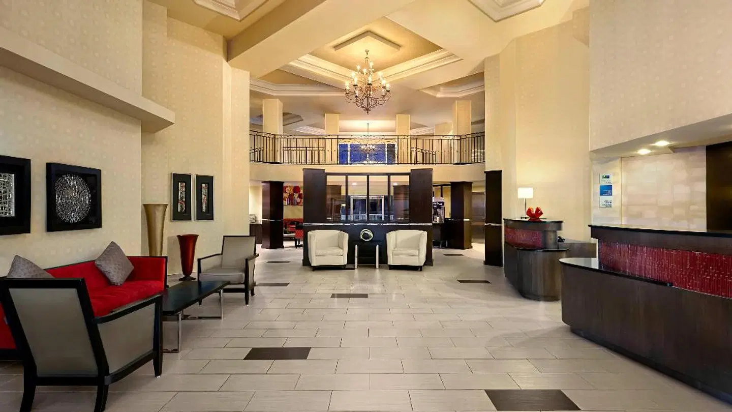 Holiday Inn Express & Suites Naples Downtown - 5th Avenue LOUNGE_LOBBY