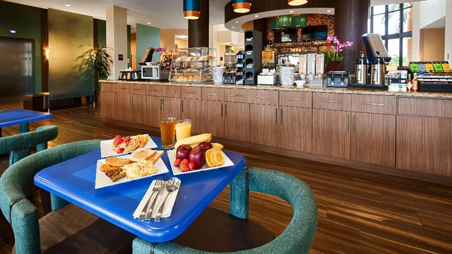 Best Western Plus Kendall Airport Hotel & Suites LOUNGE_LOBBY