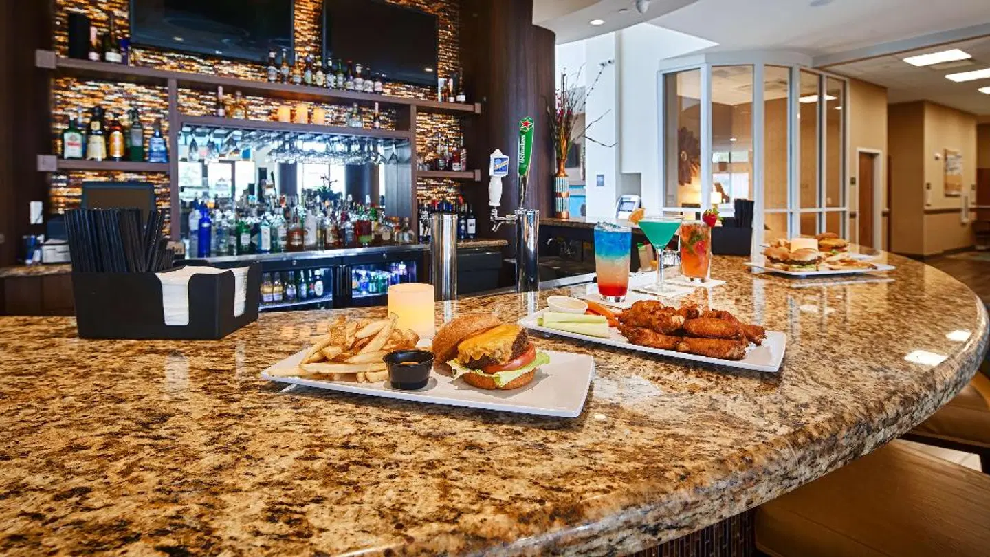 Best Western Plus Kendall Airport Hotel & Suites Restaurant
