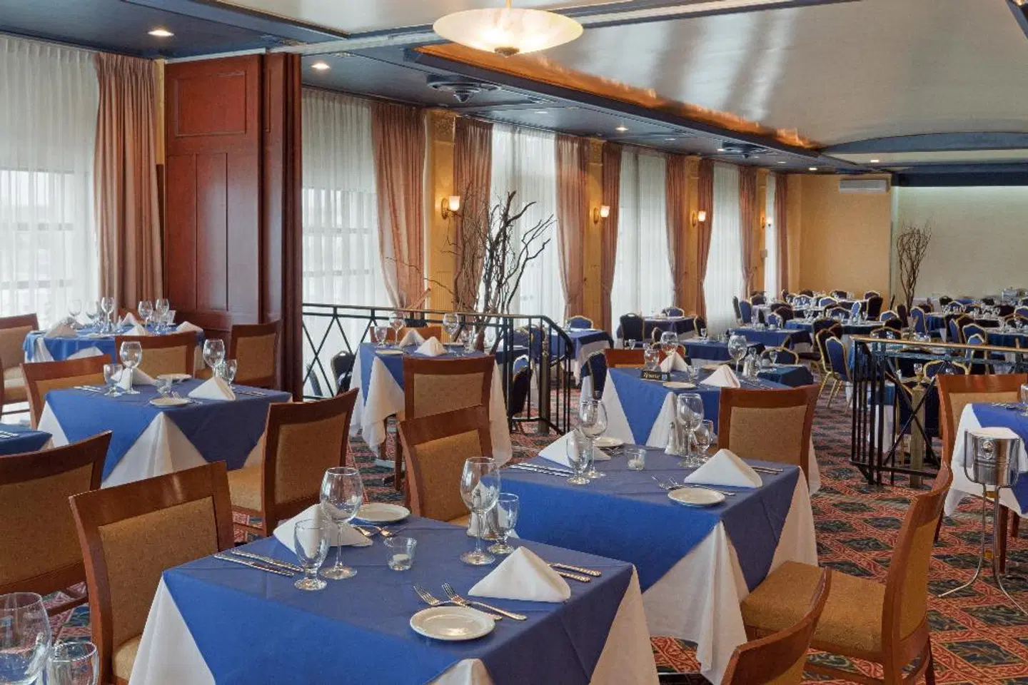 Crowne Plaza Montreal Airport Restaurant