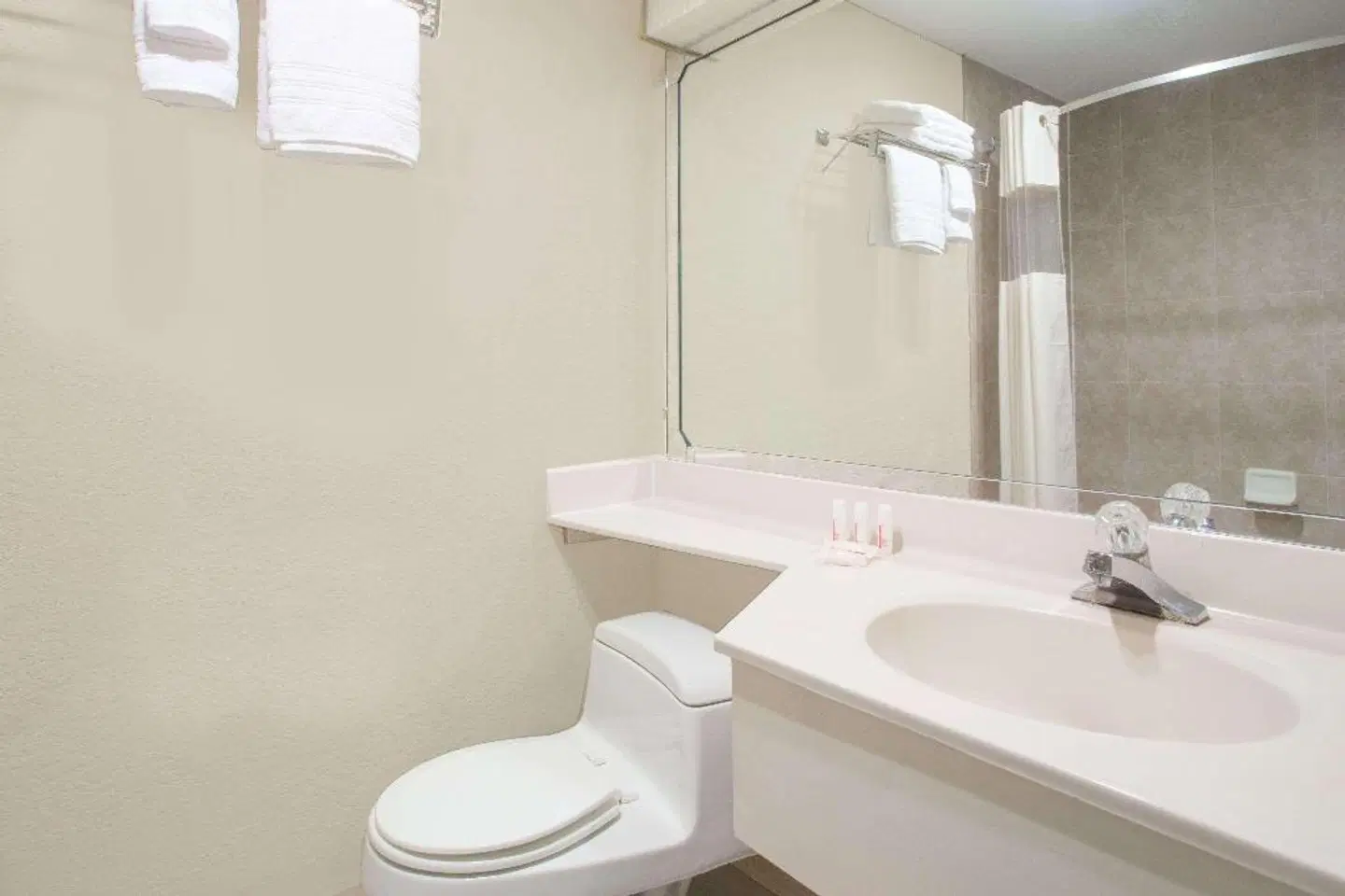 Days Inn by Wyndham Ocala North Badezimmer