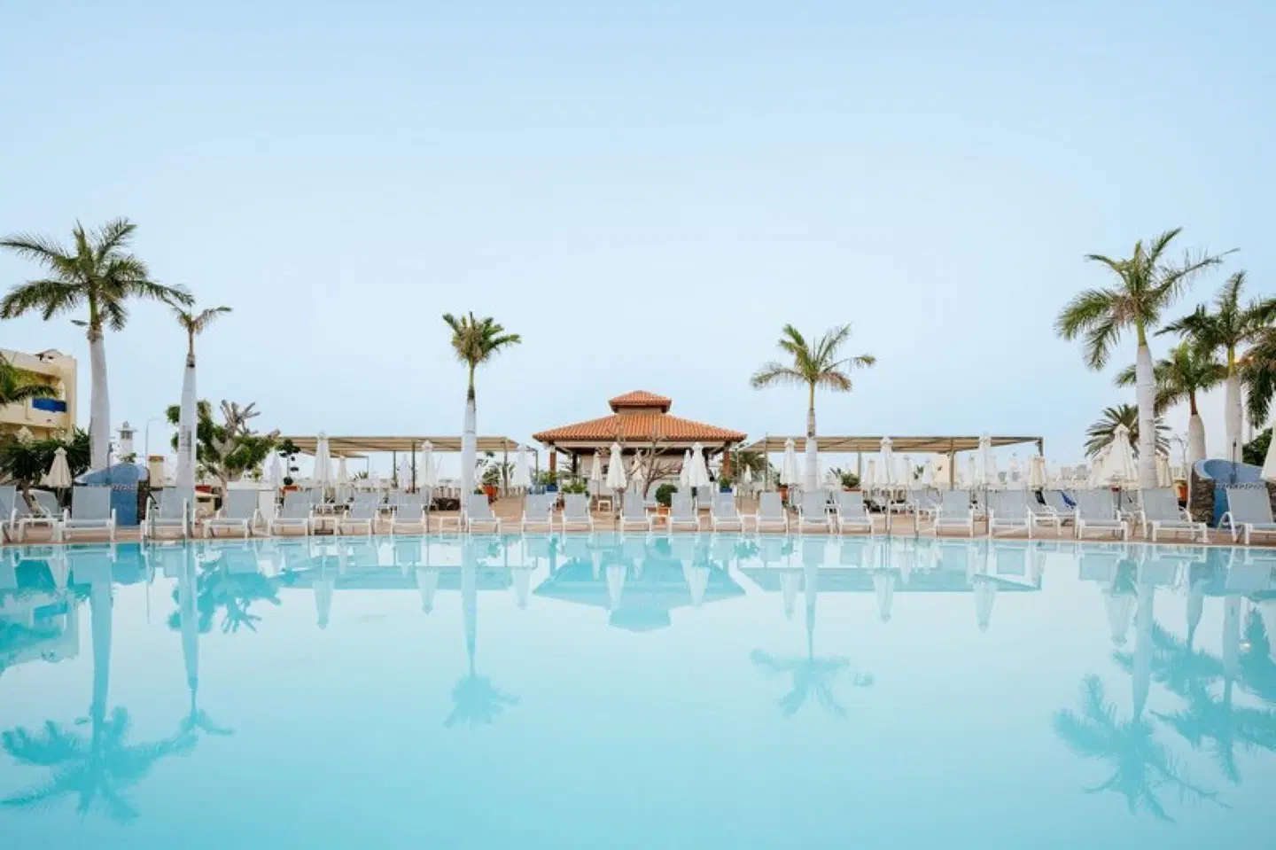 R2 Buganvilla Hotel & Spa OUTDOOR_POOL