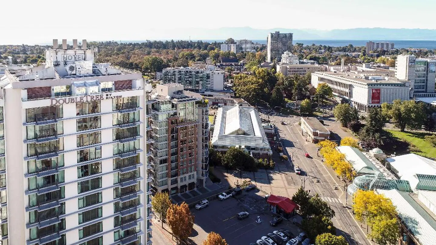 DoubleTree by Hilton Hotel & Suites Victoria EXTERIOR
