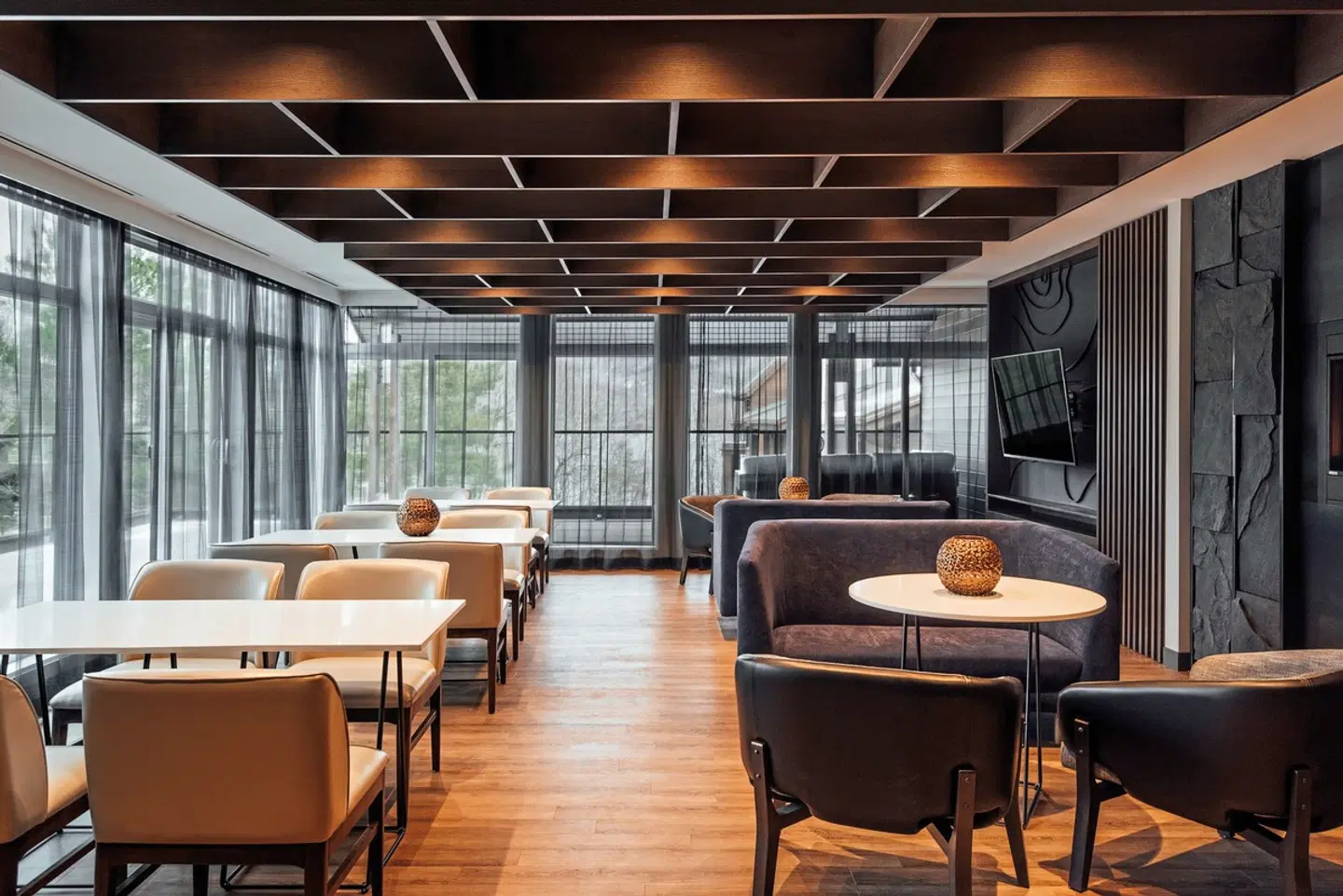 Entourage Sur-le-Lac Restaurant