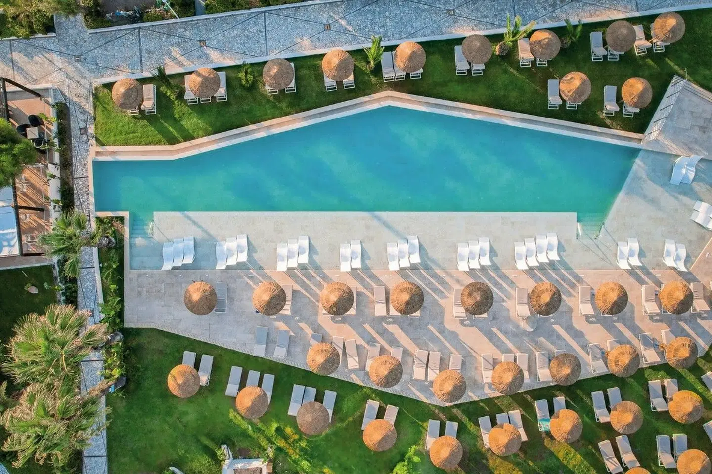 Pegasos Deluxe Beach Hotel Hallenbad