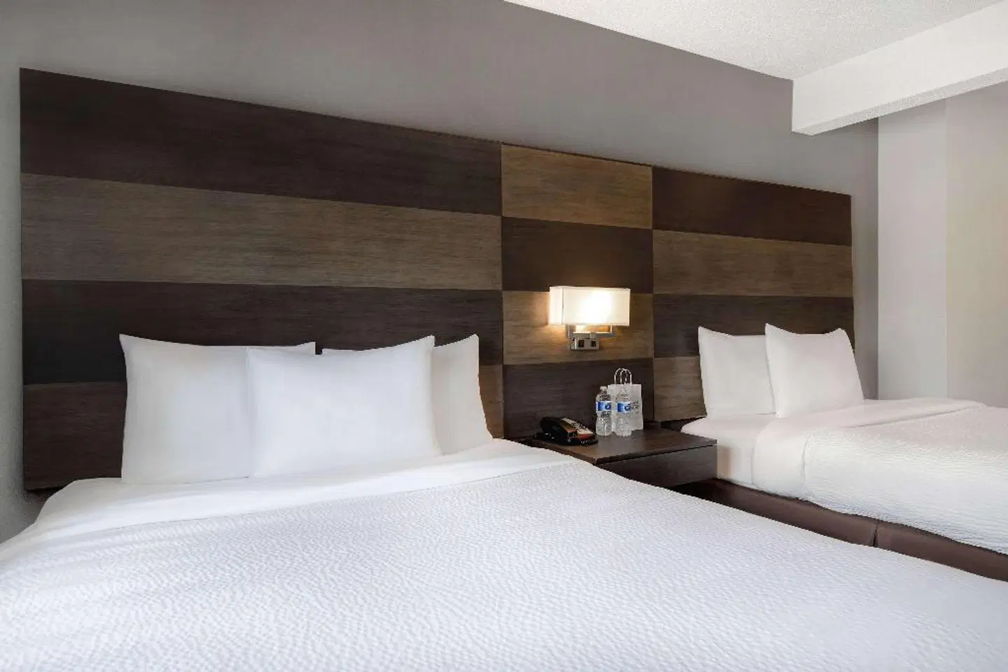 Days Inn by Wyndham Calgary South ROOM_EXAMPLE