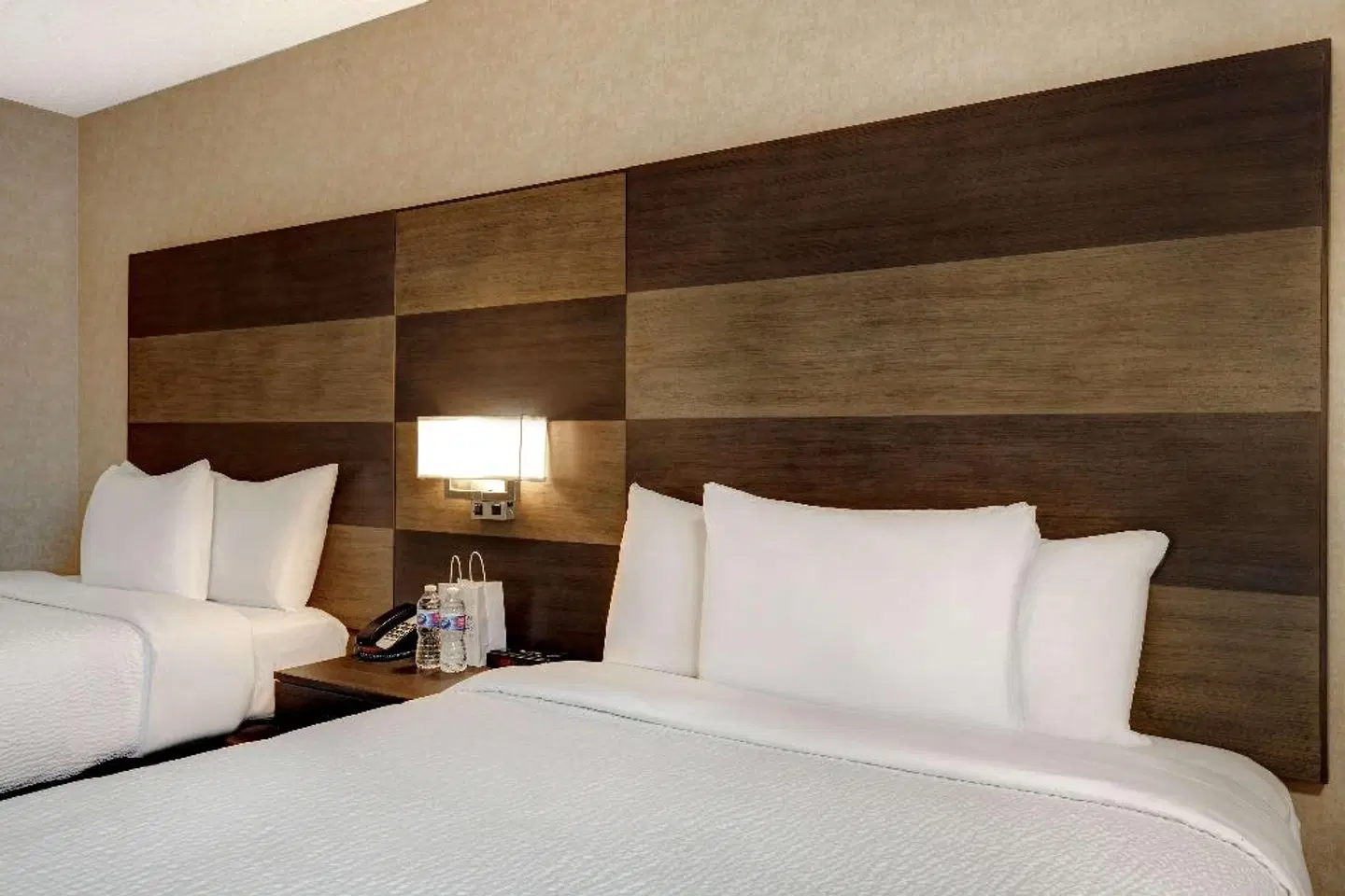 Days Inn by Wyndham Calgary South ROOM_EXAMPLE