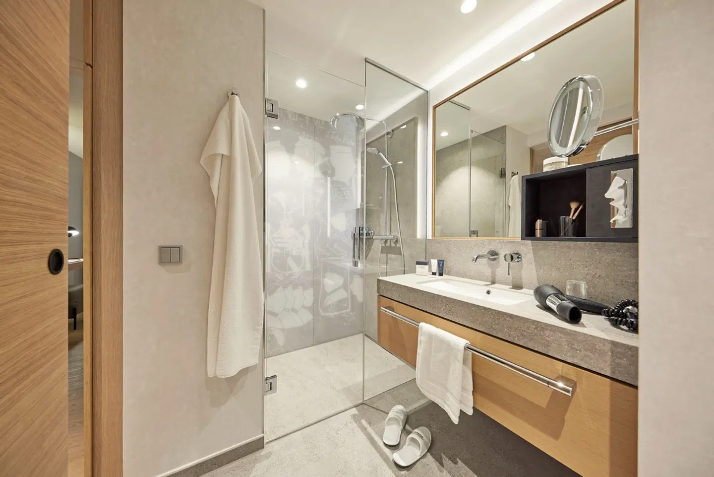 ATLANTIC Hotel Heidelberg Badezimmer