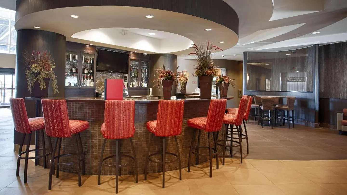 Best Western Premier Freeport Inn & Suites Bar