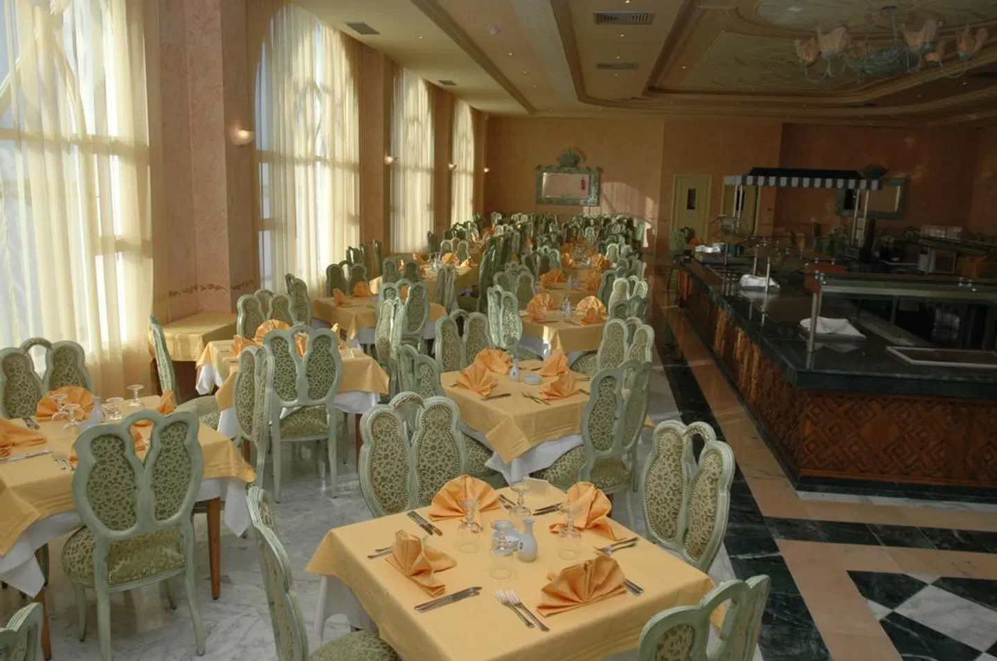 Hotel Royal Jinene Restaurant