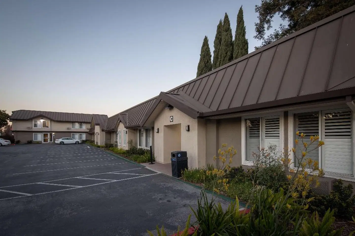 Best Western Silicon Valley Inn EXTERIOR