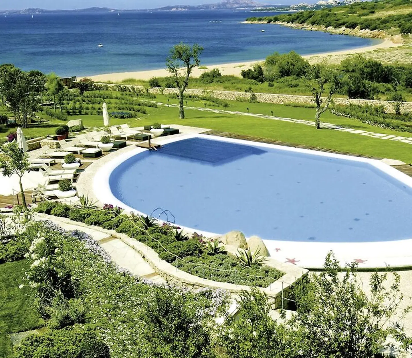 L'Ea Bianca Luxury Resort OUTDOOR_POOL