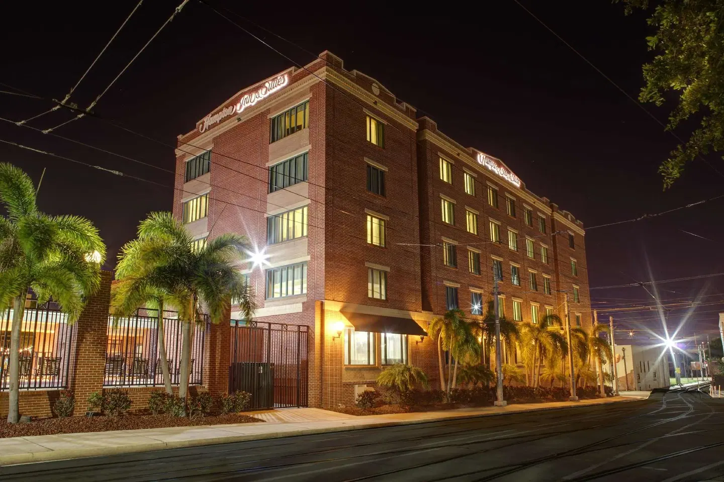 Hampton Inn & Suites Tampa Ybor City Downtown EXTERIOR
