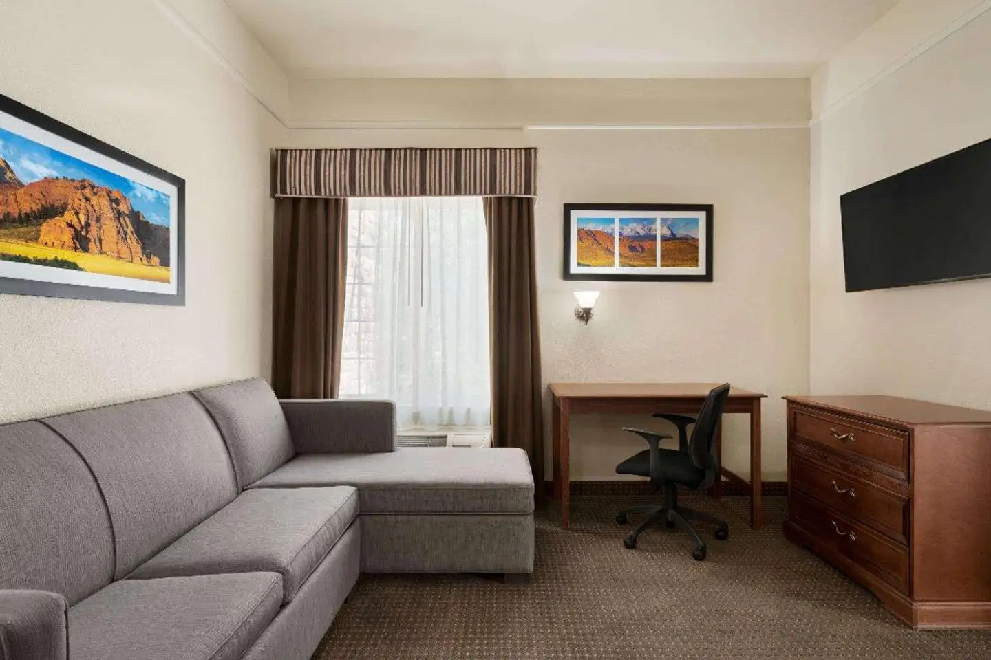 La Quinta Inn & Suites Saint George ROOM_EXAMPLE