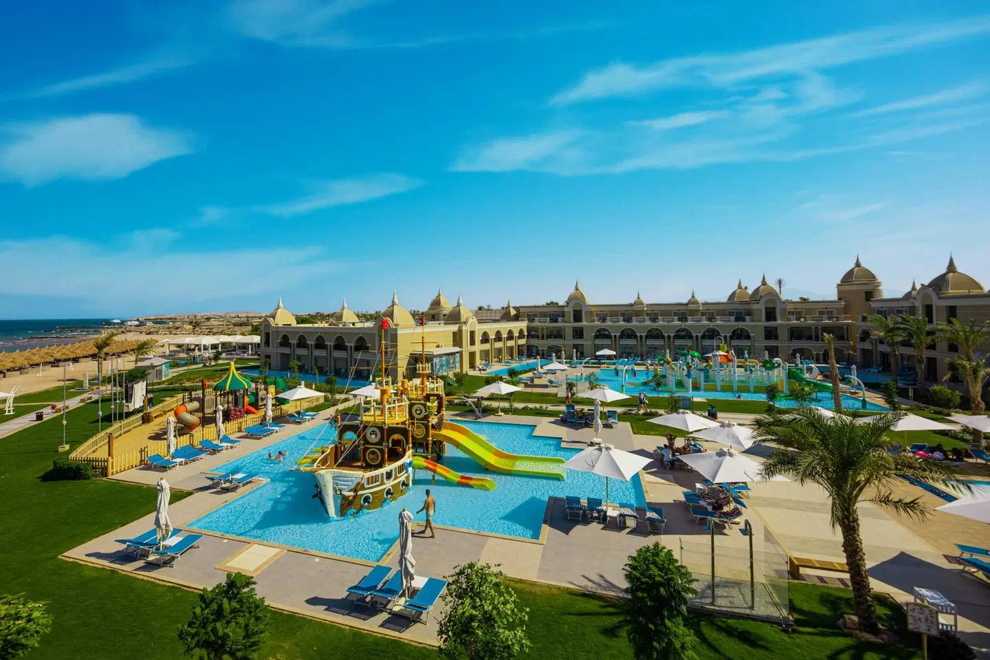 Titanic Royal EXTERIOR