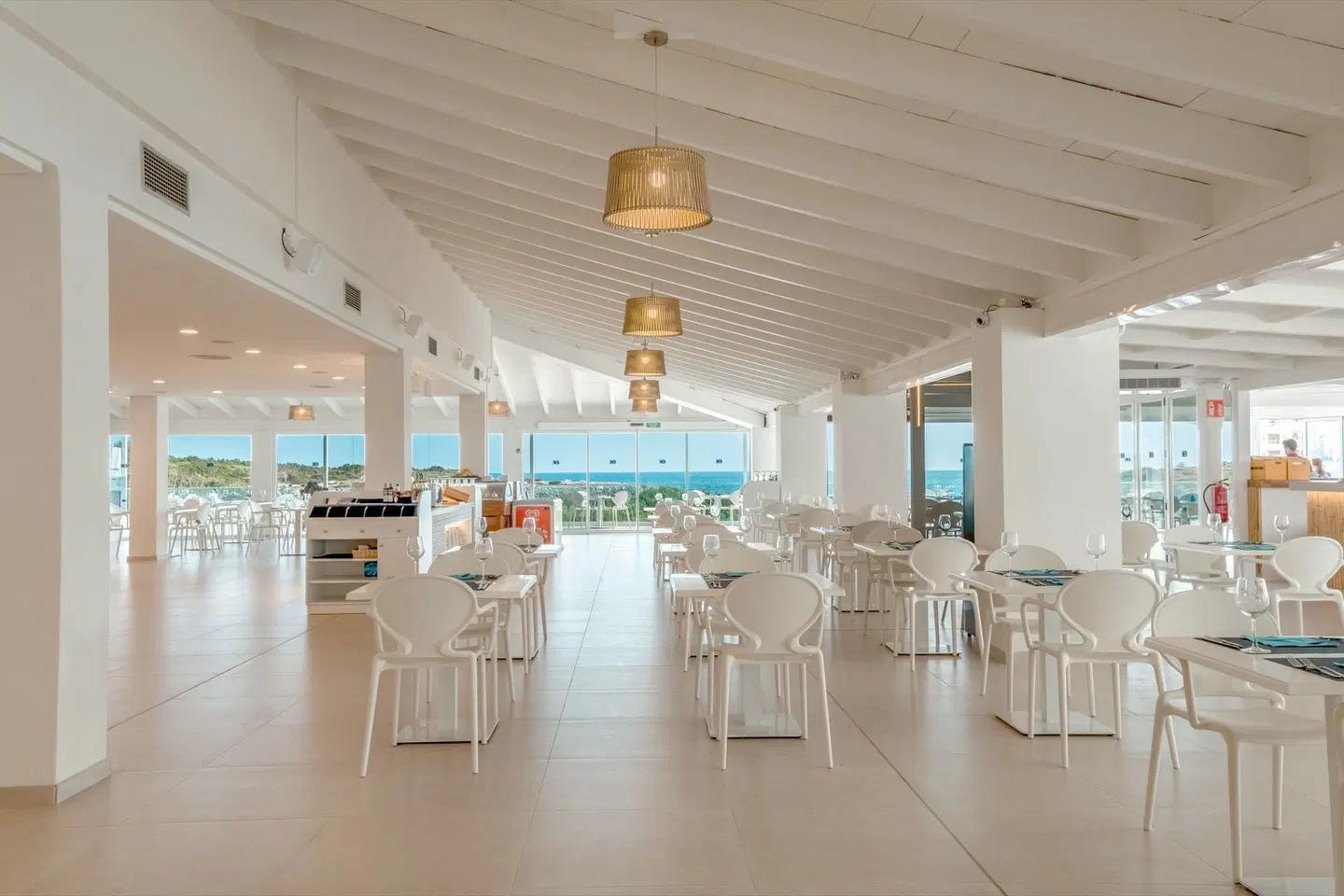 FERGUS Style Carema Beach Restaurant