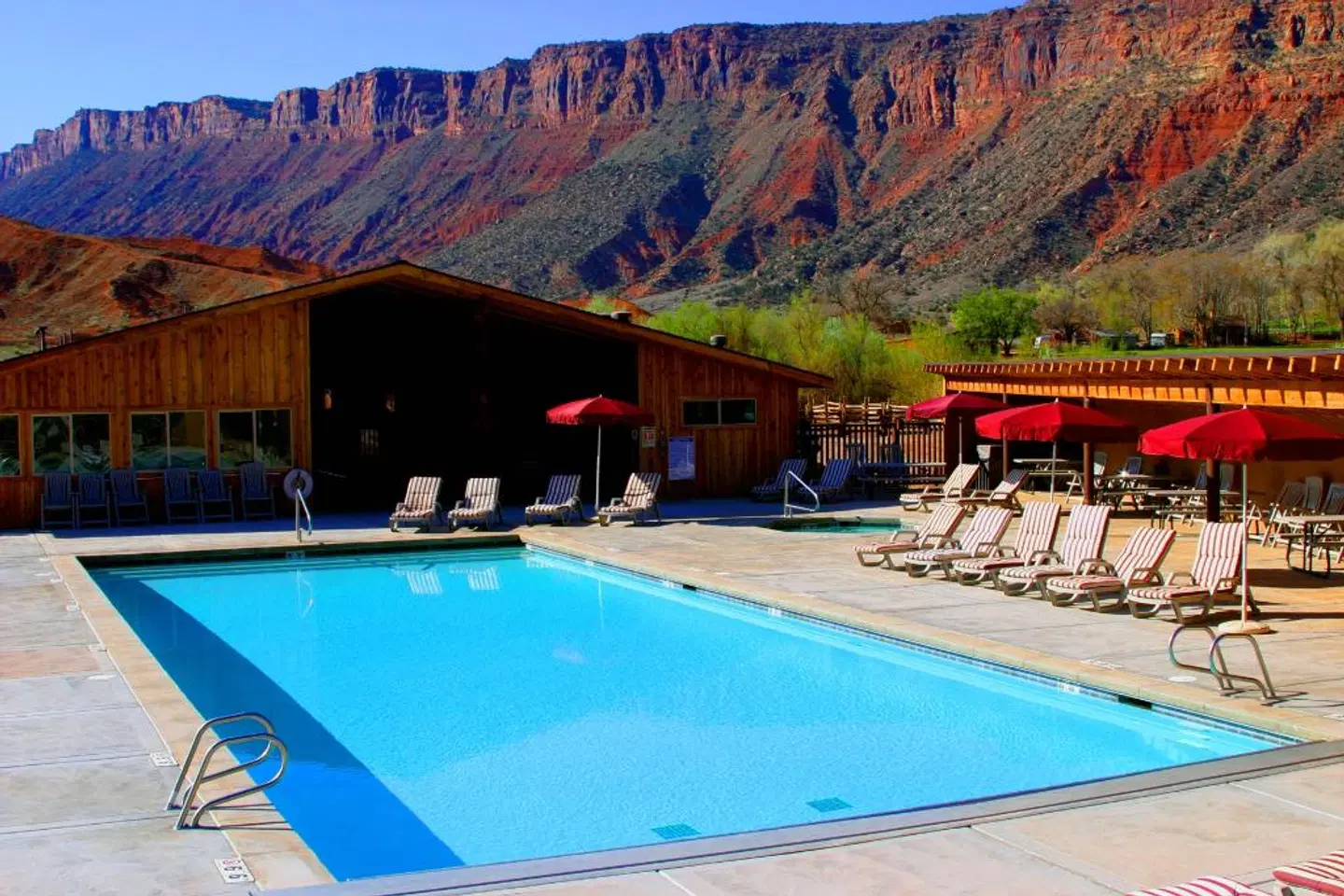 Red Cliffs Lodge OUTDOOR_POOL