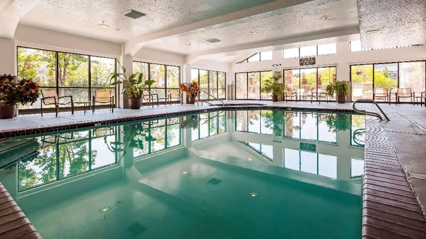 Best Western Plus Cotton Tree Inn Hallenbad