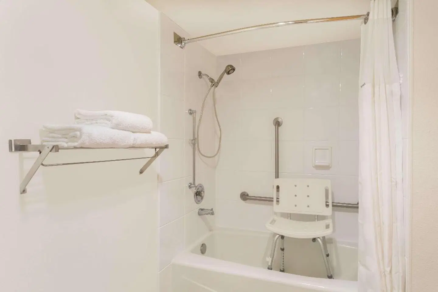 Ramada by Wyndham Cedar City Badezimmer