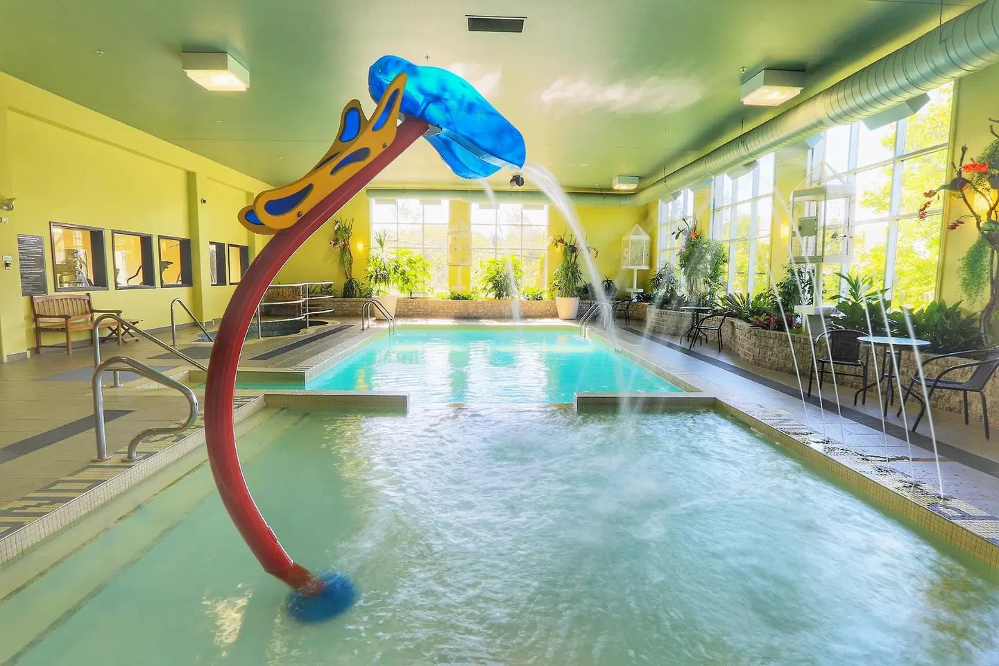 Days Inn by Wyndham Levis Hallenbad