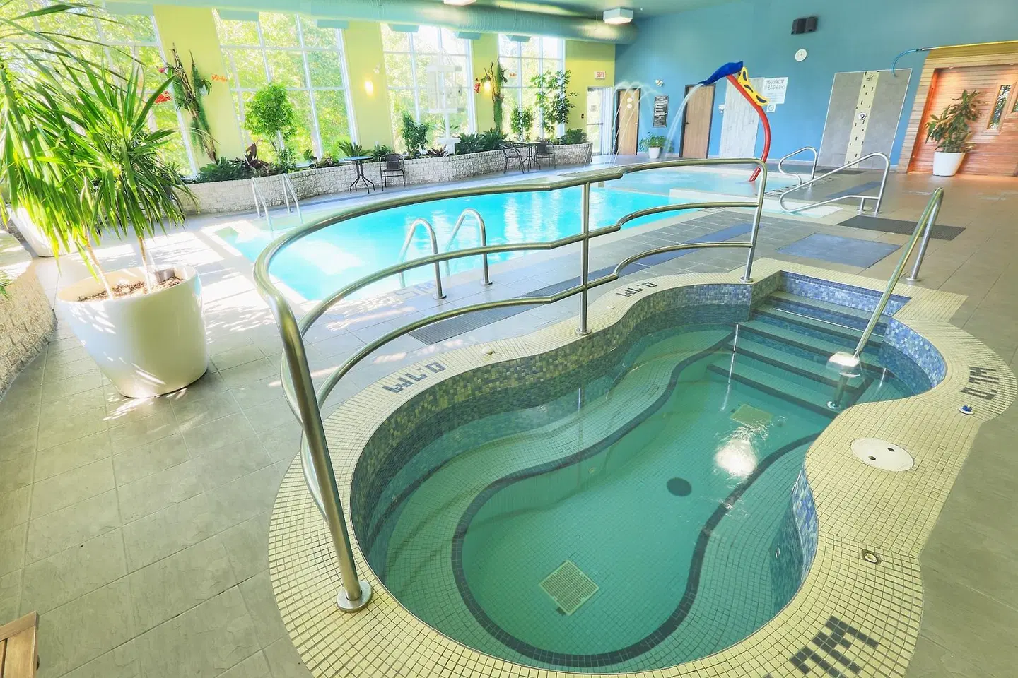 Days Inn by Wyndham Levis Hallenbad