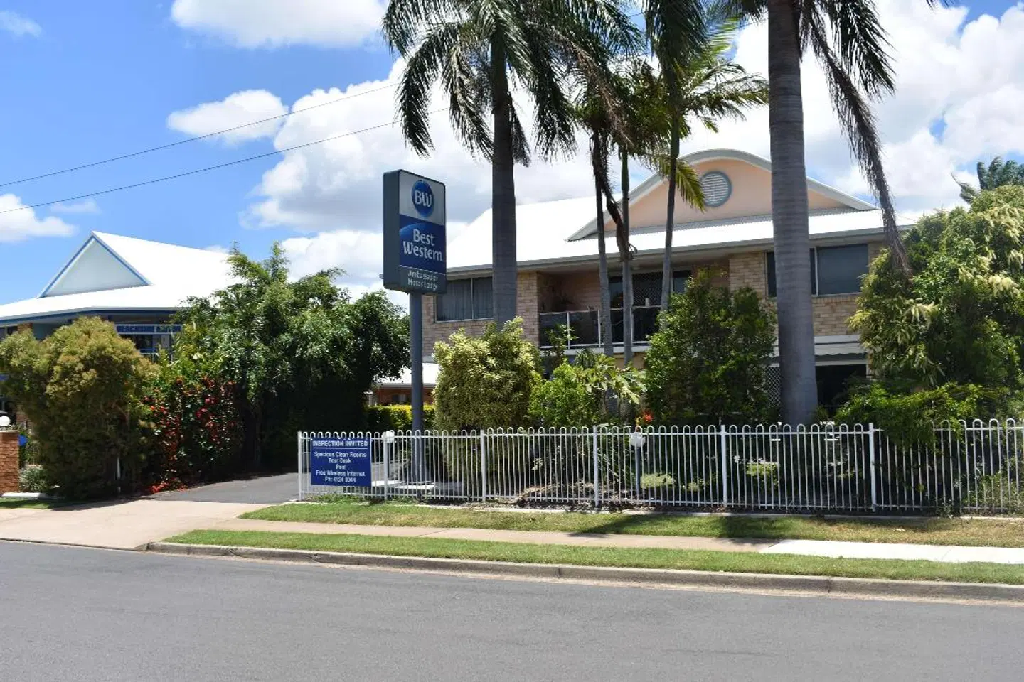 Best Western Ambassador Motor Lodge EXTERIOR