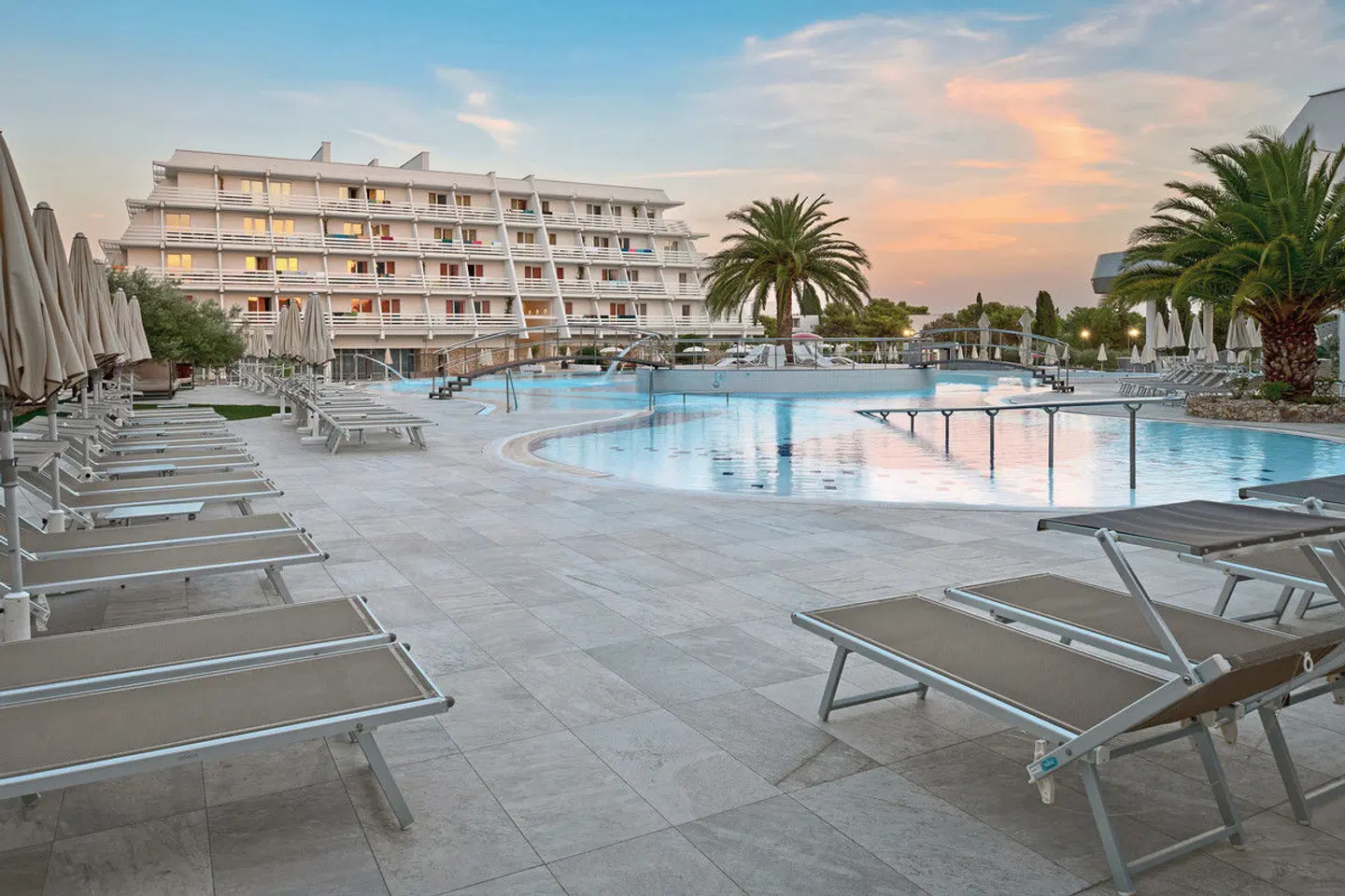 Olympia OUTDOOR_POOL