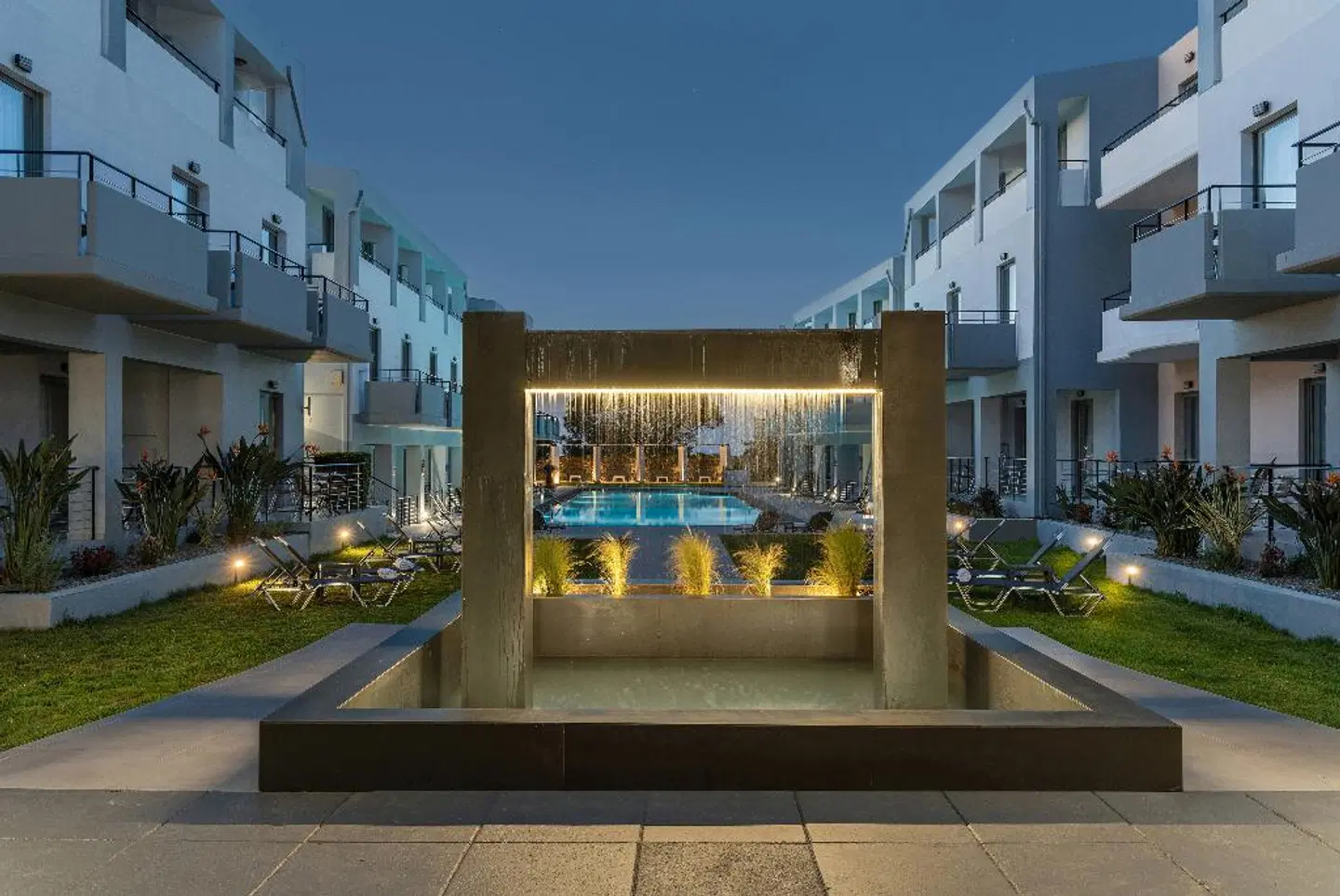 Sunrise Village Hotel EXTERIOR